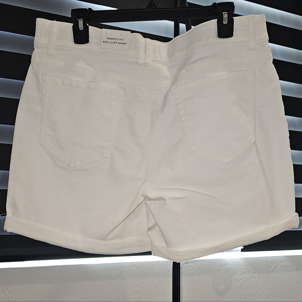 NWT Gibson Latimer Women's Denim White Jean Shorts Size 14 & 16 - Picture 3 of 5